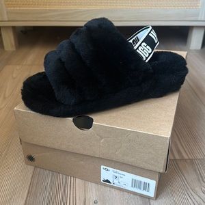 NIB UGG FluffYeah black